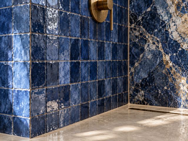 Shower corner in cobalt zellige against a sodalite marble slab