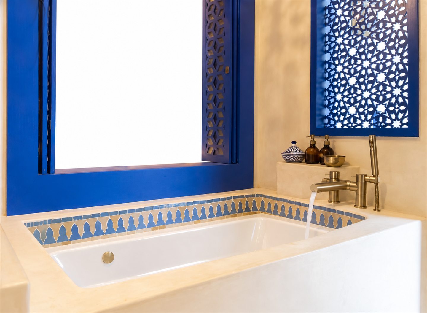 Sink corner with tiles and a blue window