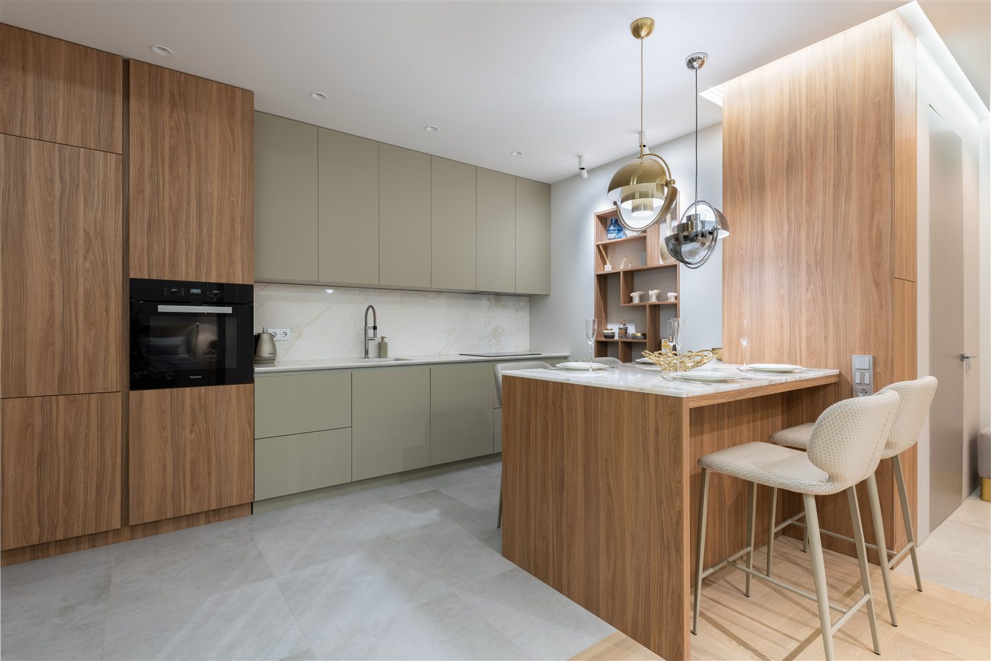 Cuisine associant bois et vert