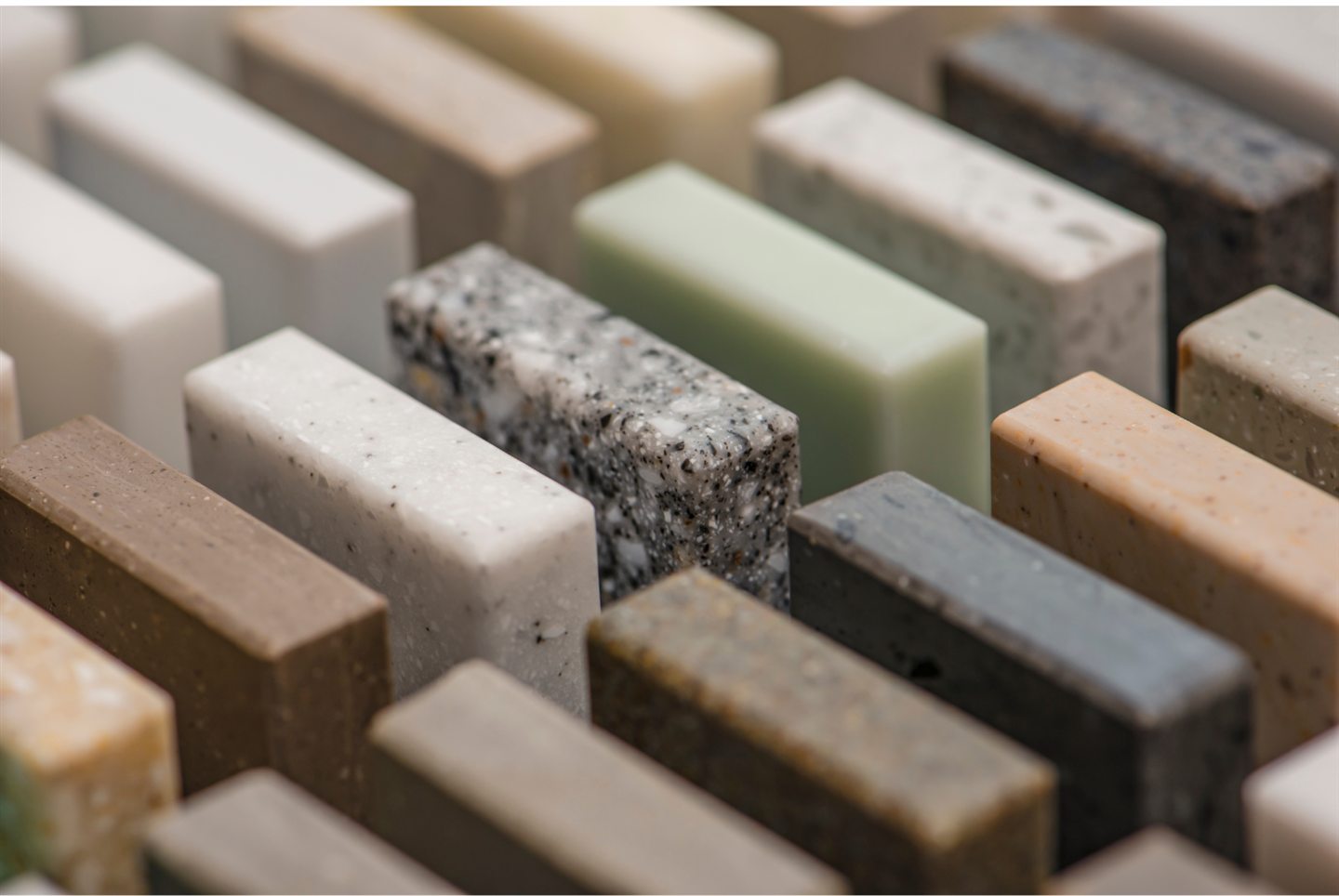 Échantillons de quartz et de surfaces solides pour comptoirs
